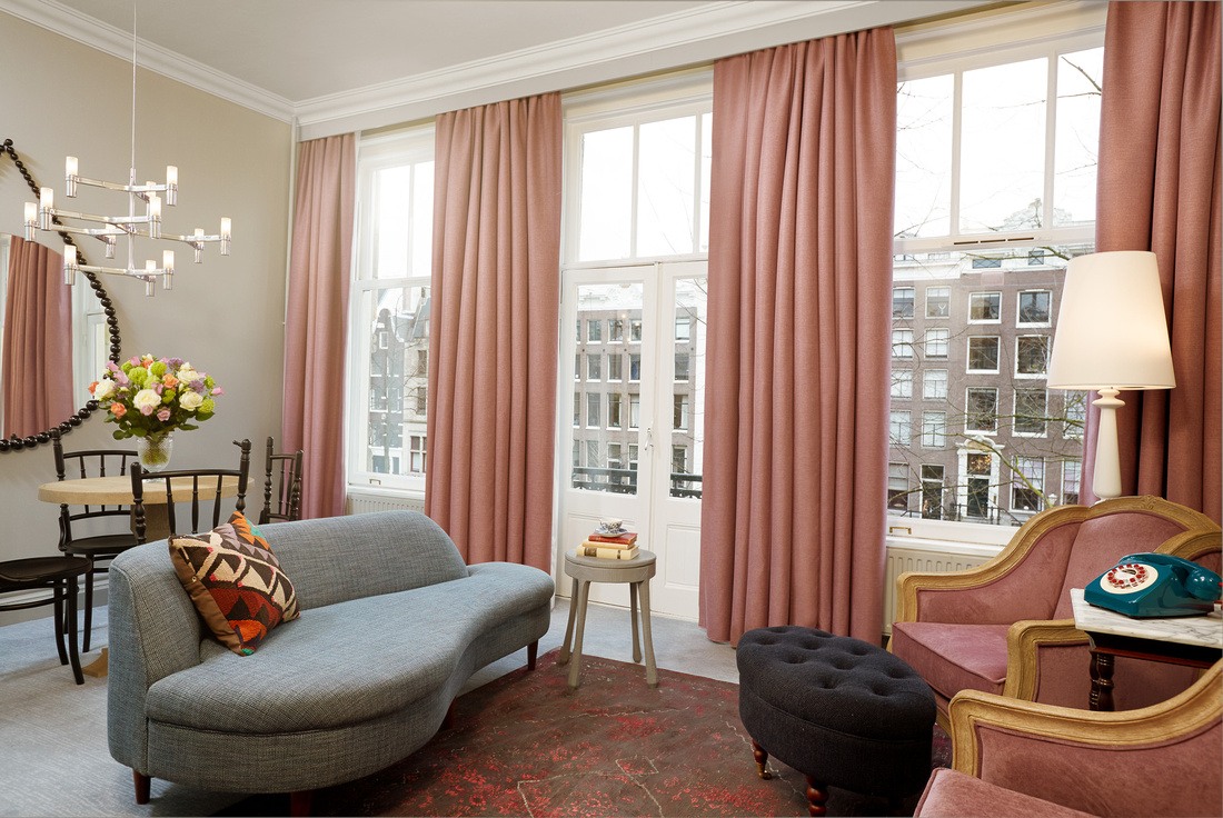 Innenansicht des Wohnbereiches der Cozy Suite des Pulitzer Amsterdam Hotels